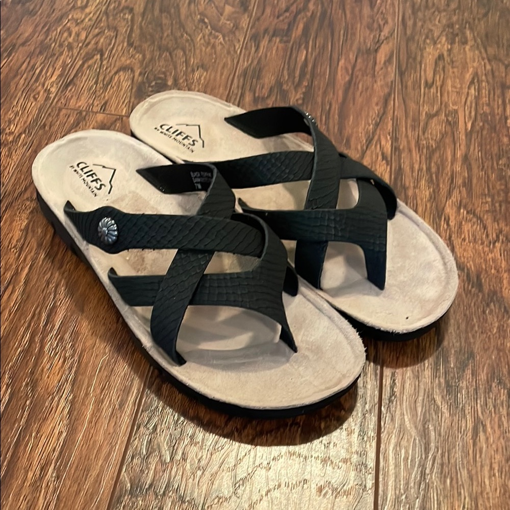 CLIFFS by White Mountain sandals
